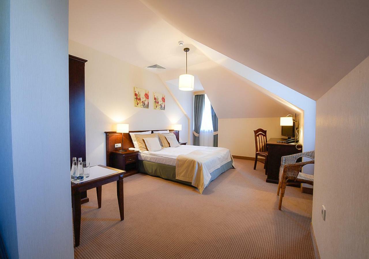 צ'חנוביץ Hotel Nowodwory מראה חיצוני תמונה