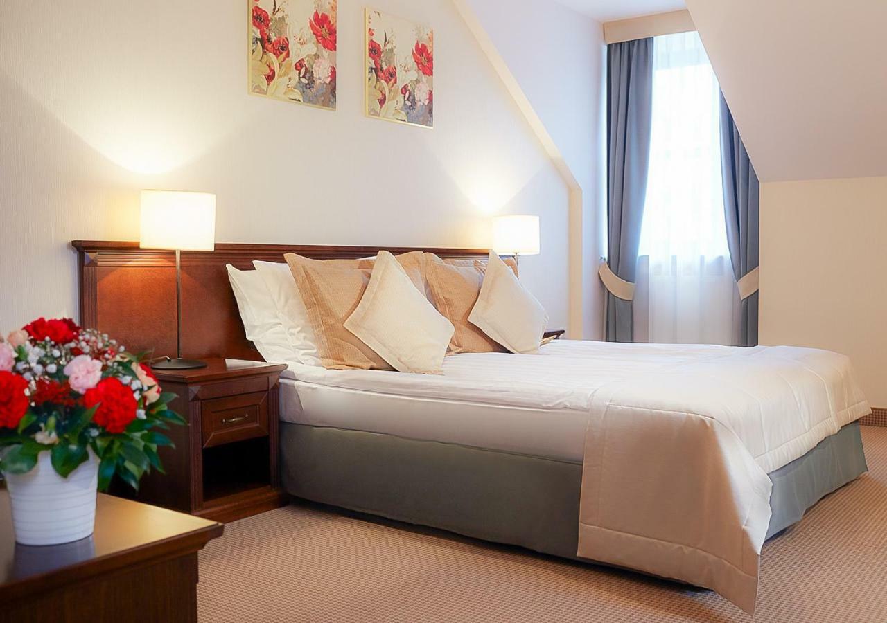 צ'חנוביץ Hotel Nowodwory מראה חיצוני תמונה