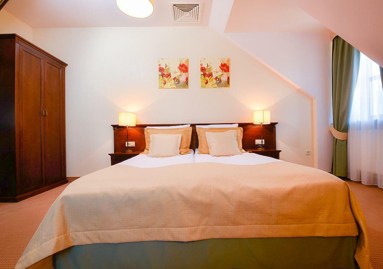 צ'חנוביץ Hotel Nowodwory מראה חיצוני תמונה