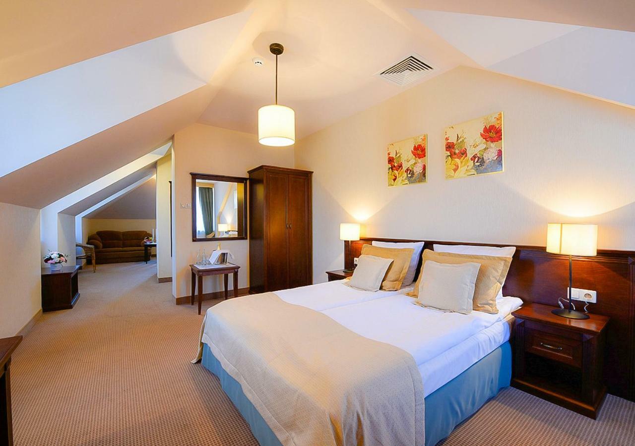 צ'חנוביץ Hotel Nowodwory מראה חיצוני תמונה